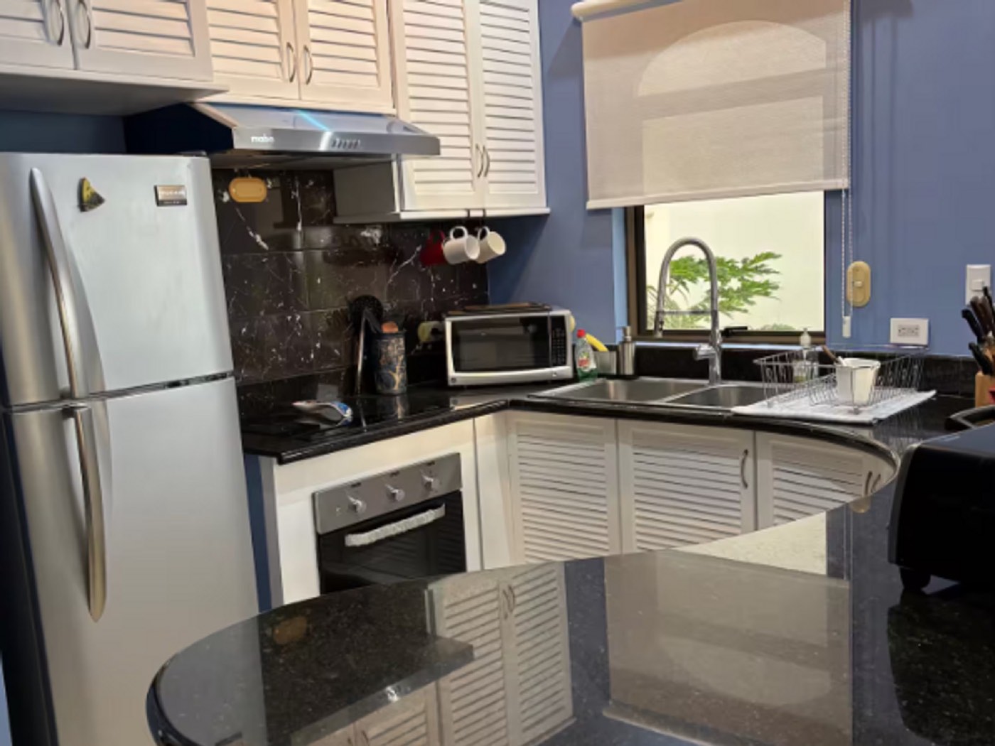 Full kitchen